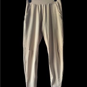 Alphalete joggers with pockets and drawstring